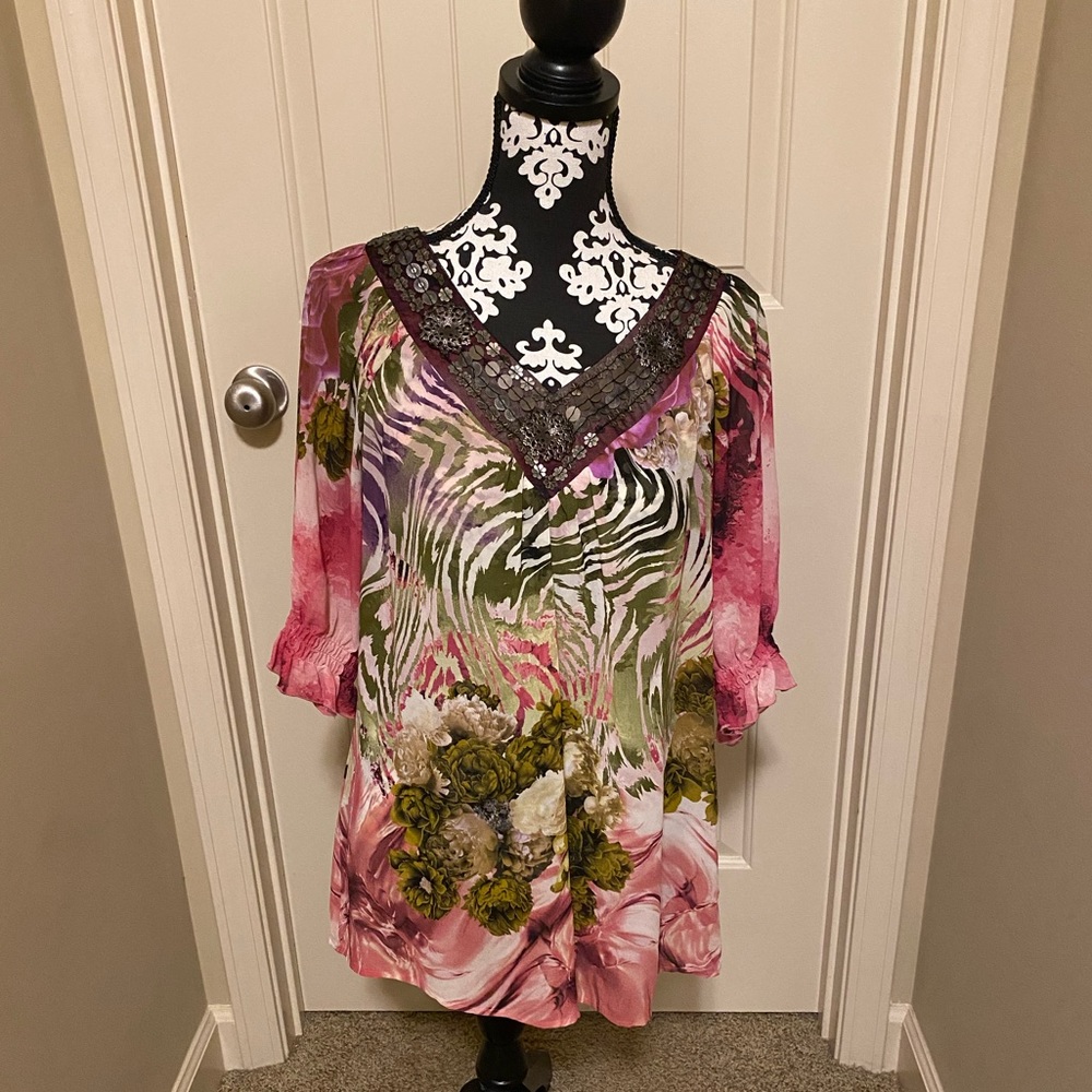 Women’s floral top with metallic detail